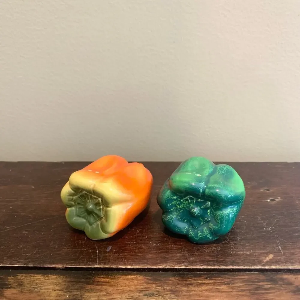 Vintage green & orange Habanero pepper porcelain‎ salt & pepper Shakers